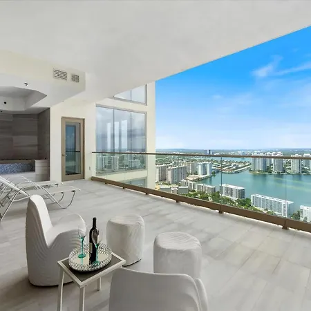 Hotel Luxury Oceanview Escape with Sunset Views